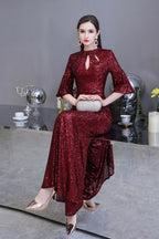 Robe de fête sirène bordeaux à paillettes, manches mi-longues et ouverture en trou de serrure