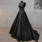 Abito da sposa nero con corpetto a cuore in tulle pizzo glitter e gonna ampia
