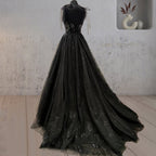 Abito da sposa nero con corpetto a cuore in tulle pizzo glitter e gonna ampia