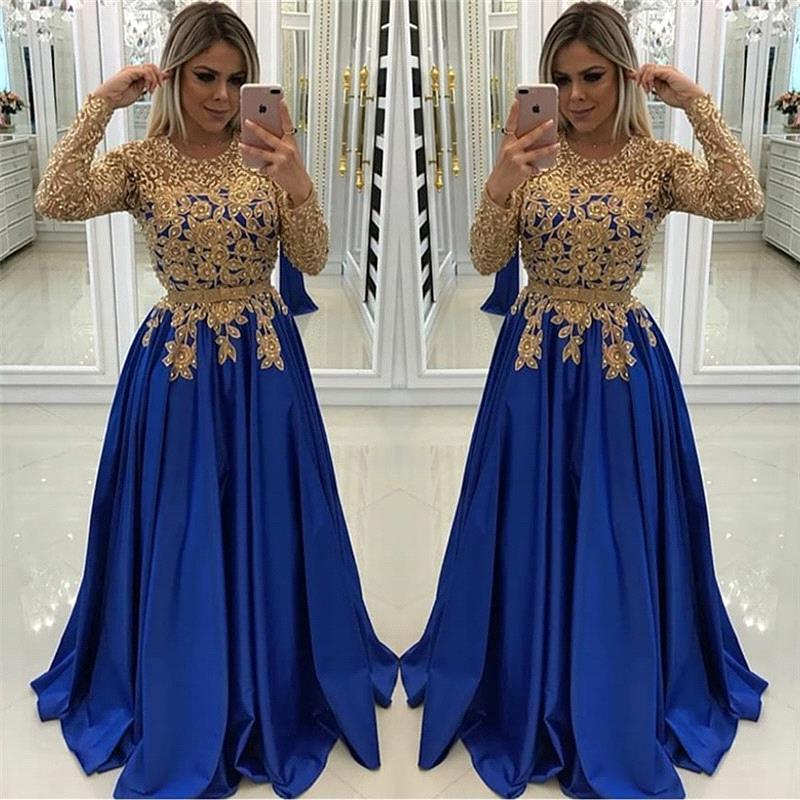 Robe de soirée à manches avec applications en dentelle et perles dorées