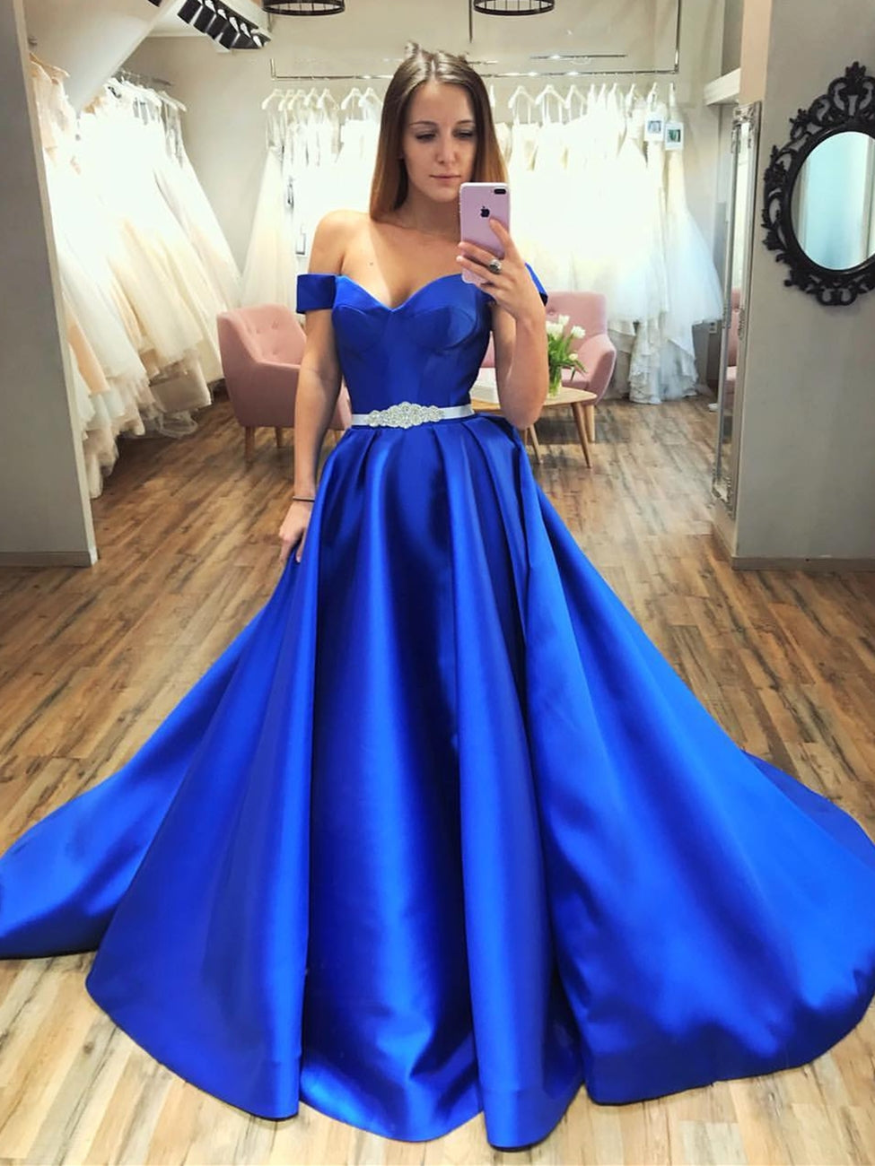 Superbes robes longues de bal en satin bleu royal, coupe trapèze, épaules dénudées, robes de soirée formelles