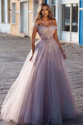 Hermoso vestido de fiesta de tul con hombros descubiertos, corte A y cuentas