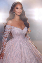 Magnifique robe de mariée ligne A à col en V et épaules dénudées avec dentelle