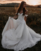 Splendidi abiti da sposa a linea ad A con scollo a barca e pizzo