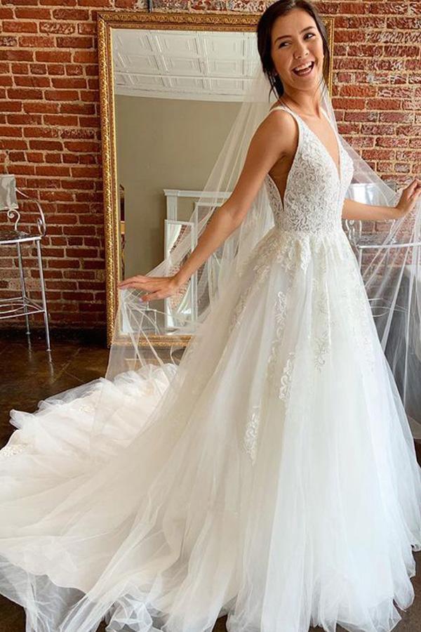 Vestidos de Noiva Lindos em Linha A com Decote em V, Costas Abertas e Tule com Apliques