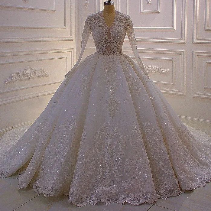 Magnifique robe de mariée blanche en ligne A, col en V, manches longues en dentelle ornée de paillettes