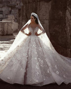 Abito da sposa principesco con perline splendide, floreale, collo trasparente e maniche lunghe