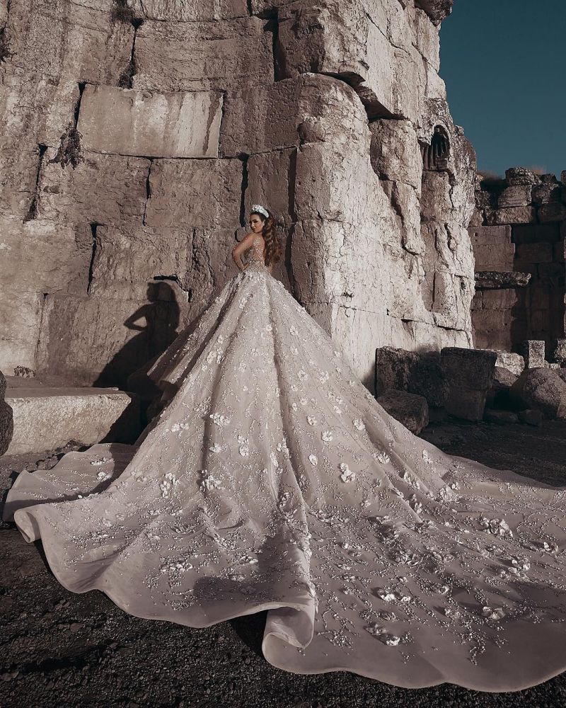 Abito da sposa principesco con perline splendide, floreale, collo trasparente e maniche lunghe