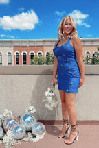 Wunderschönes blaues rückenfreies ärmelloses Homecoming-Kleid aus Satin mit Perlen