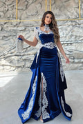 Superbes robes de bal bleu roi à colonne, sans manches, avec fente avant, longueur au sol et traîne, ornées d'appliques en forme de cœur