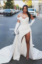 Vestido de Noiva Branco Deslumbrante em Cetim, com Uma Alça, Sem Mangas, Detalhes em Contas, Fenda e Cauda
