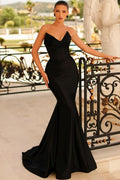 Superbes robes de bal noires en satin à col cœur sans manches et coupe colonne