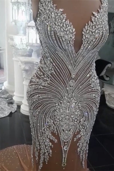 Abito da sposa sirena con cristalli splendenti, scollo a V, schiena scoperta, color champagne