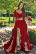 Magnifique robe de soirée sirène en velours rouge à col licou avec appliques dorées et manches mi-longues