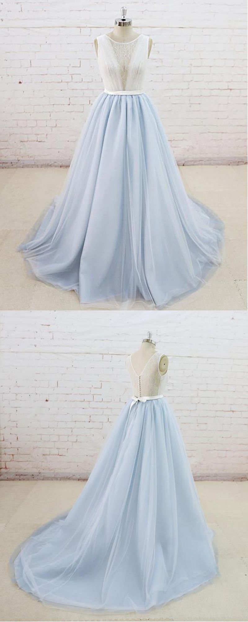 Vestido de noiva de corte A com renda de tule azul claro sem mangas e costas transparentes