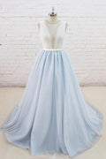 Vestido de noiva de corte A com renda de tule azul claro sem mangas e costas transparentes