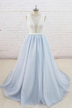 Vestido de noiva de corte A com renda de tule azul claro sem mangas e costas transparentes