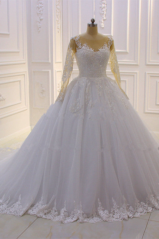 Hermoso vestido de novia largo de corte A con escote barco, apliques de tul perlado y encaje con mangas