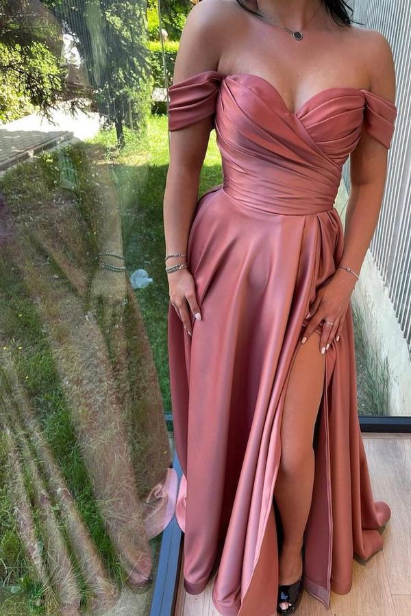 Vestido de Baile Deslumbrante Longo em Linha A, com Ombros Descobertos, Cetim Franzido e Fenda