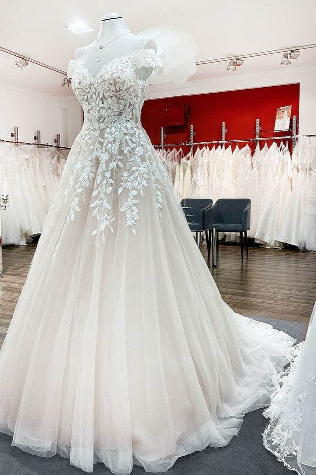 Vestido de Noiva Deslumbrante Comprido em Linha A, com Rendas de Tule, Folhos e Decote Ombro a Ombro
