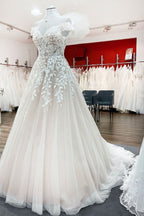 Vestido de Noiva Deslumbrante Comprido em Linha A, com Rendas de Tule, Folhos e Decote Ombro a Ombro