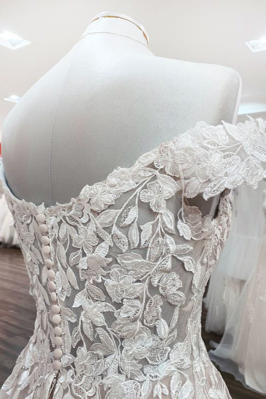 Vestido de Noiva Deslumbrante Comprido em Linha A, com Rendas de Tule, Folhos e Decote Ombro a Ombro