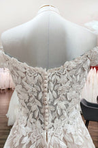 Vestido de Noiva Deslumbrante Comprido em Linha A, com Rendas de Tule, Folhos e Decote Ombro a Ombro