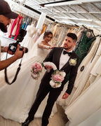 Hermosos vestidos de novia largos de corte A con hombros descubiertos y mangas