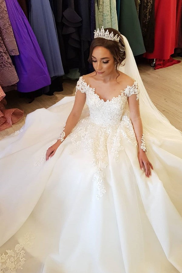 Hermosos vestidos de novia largos de corte A con hombros descubiertos y mangas