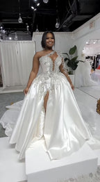 Splendido abito da sposa lungo a linea ad A con una spalla, perline e spacco