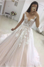 Splendido abito da sposa lungo a linea ad A con scollo a cuore in tulle e pizzo