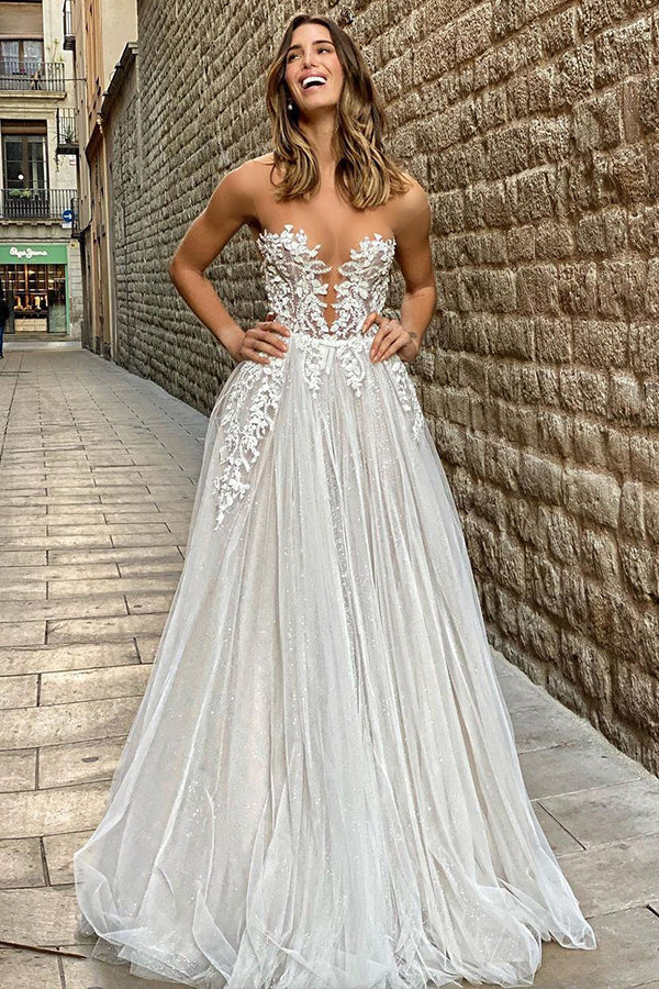 Vestido de Noiva Deslumbrante Comprido em Tule com Aplicações de Renda em Corte A