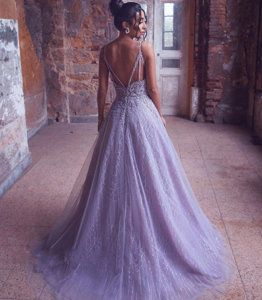 Magnifique robe de bal longue en tulle, ligne A, col en V, appliques en dentelle, dos nu