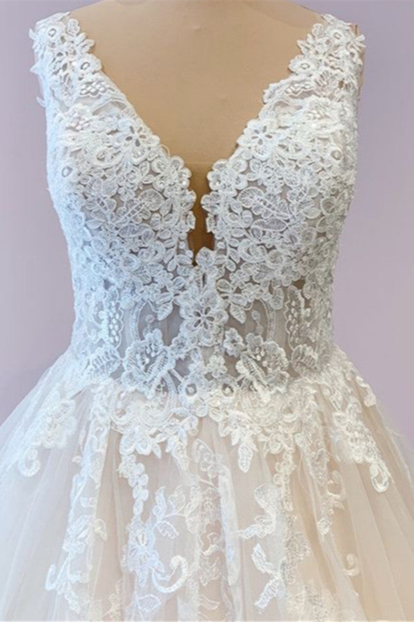 Splendido abito da sposa lungo a linea ad A in tulle con pizzi applicati