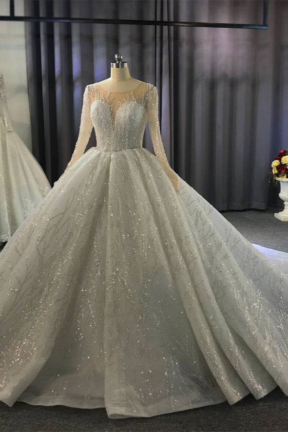 Splendido abito da sposa lungo a palloncino con scollo a barca e cristalli, con maniche