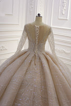 Splendido abito da sposa lungo a palloncino con scollo a barca e cristalli, con maniche