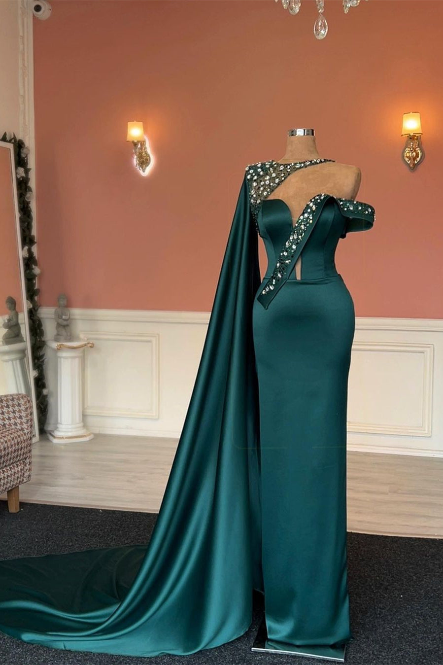 Superbe robe de bal longue sirène vert foncé ornée de cristaux avec dentelle