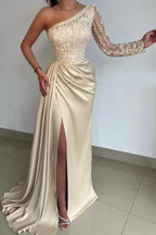 Magnifique robe de bal longue sirène asymétrique en satin avec dentelle, fente avant et manches