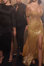 Vestido de baile longo dourado deslumbrante, estilo sereia, com lantejoulas, sem mangas e decote ombro a ombro, com racha