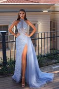 Hermoso vestido de fiesta largo de sirena con cuello alto, encaje, sin mangas y abertura