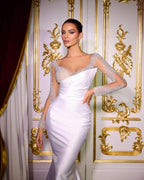 Precioso vestido de novia largo estilo sirena con mangas largas y diamantes