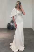 Magnifique robe de bal longue sirène en satin à une épaule, sans manches, ornée de strass
