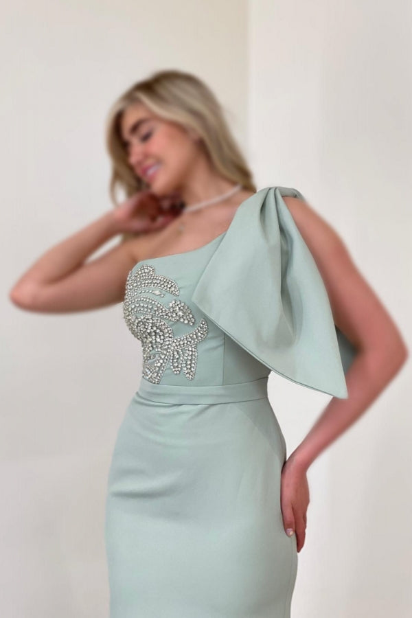 Magnifique robe de bal longue sirène en satin à une épaule, sans manches, ornée de strass
