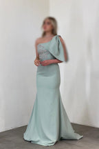 Magnifique robe de bal longue sirène en satin à une épaule, sans manches, ornée de strass