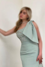 Magnifique robe de bal longue sirène en satin à une épaule, sans manches, ornée de strass