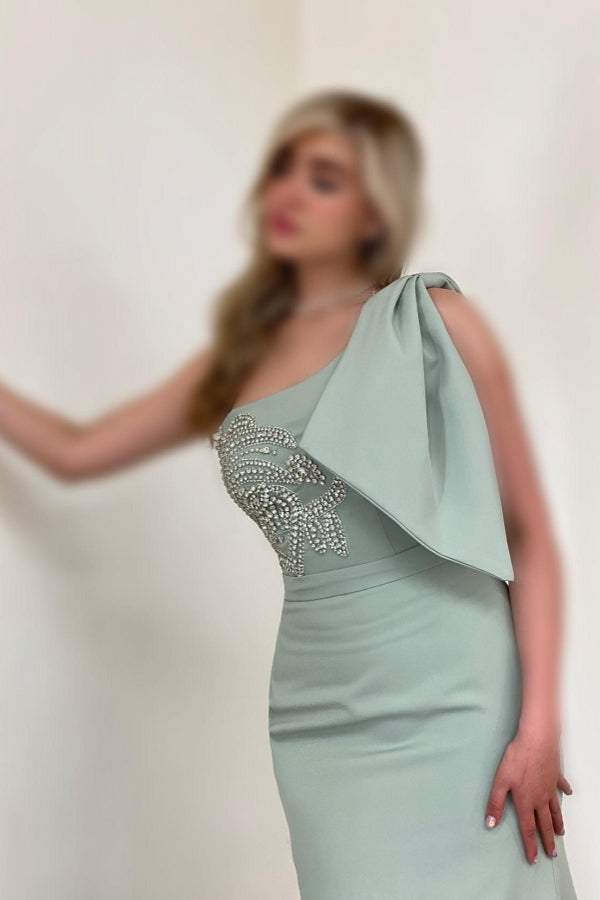 Magnifique robe de bal longue sirène en satin à une épaule, sans manches, ornée de strass