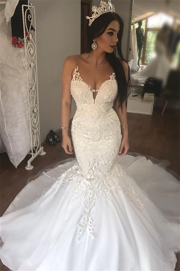 Splendido Abito da Sposa Lungo a Sirena con Scollo a Cuore, Pizzo, Bottoni e Schiena Scoperta