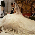 Vestido de Noiva Deslumbrante Comprido Princesa com Aplicações, Decote Bateau, Renda, Costas Descobertas, Folhos e Mangas