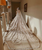 Splendido Abito da Sposa Lungo in Raso con Perline, Scollo a Cuore, Stile Principessa e Maniche