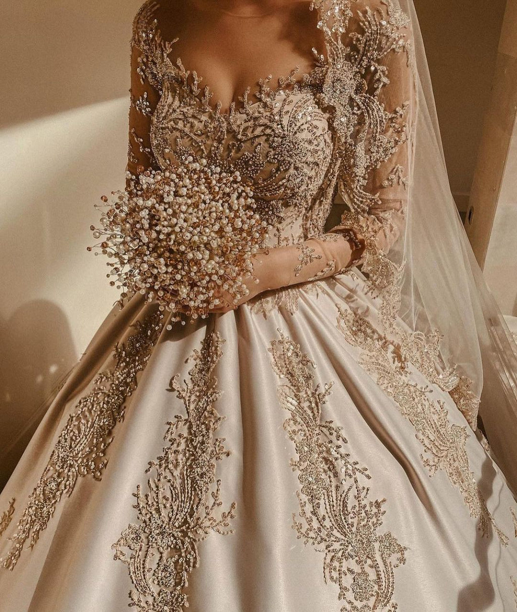 Splendido Abito da Sposa Lungo in Raso con Perline, Scollo a Cuore, Stile Principessa e Maniche